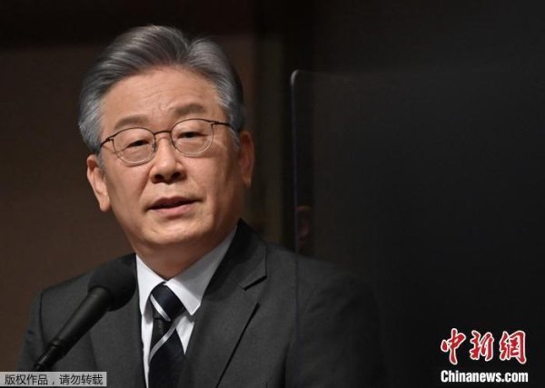 华泰优配 韩国大选若出现三者对决 李在明支持率位列第一