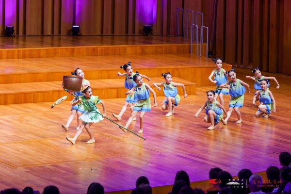 亿融配资 广州荔湾区青少年宫艺术团队亮相国家大剧院